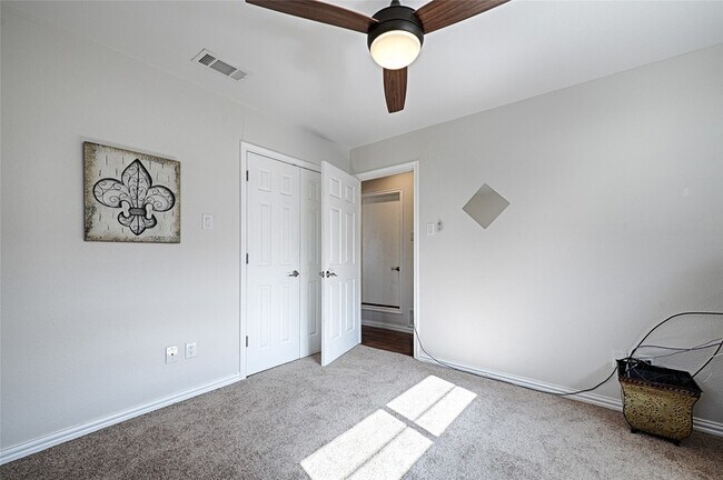 Building Photo - 2504 Burnett Dr