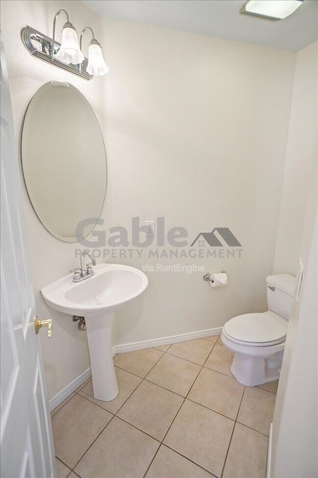 Building Photo - 24322 Alyssum Pl