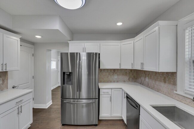 Building Photo - 1745 Sullivant Ave