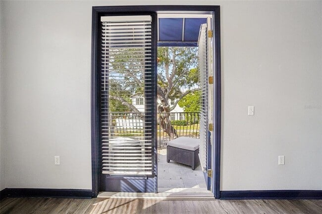 Building Photo - 502 S Albany Ave