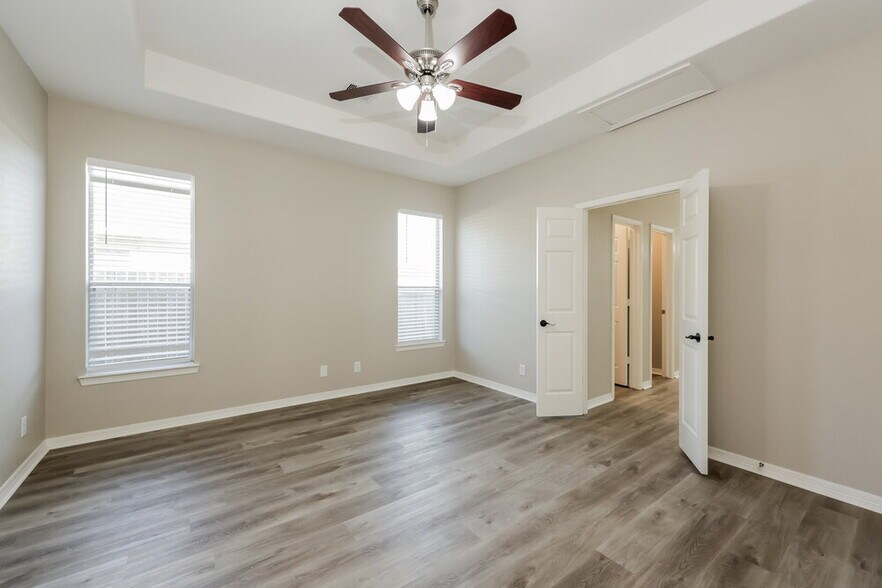 Building Photo - 214 Crosby Village Dr