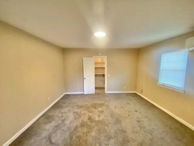 Building Photo - 2019 42nd St