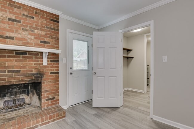 Building Photo - 250 Almon Ct
