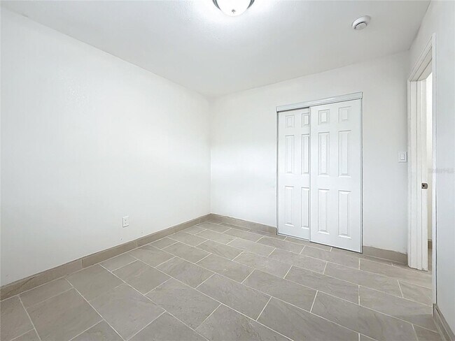 Building Photo - 497 Normandy Rd