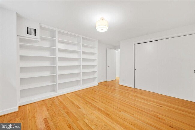 Building Photo - 1830 17th St NW