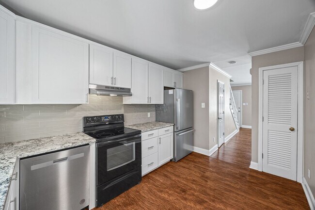 Building Photo - Beautifully updated 2-bed, 1.5 bath Condo in Winn Barr of Rock Hill!