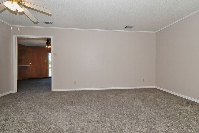 Building Photo - 1208 Yellowstone St