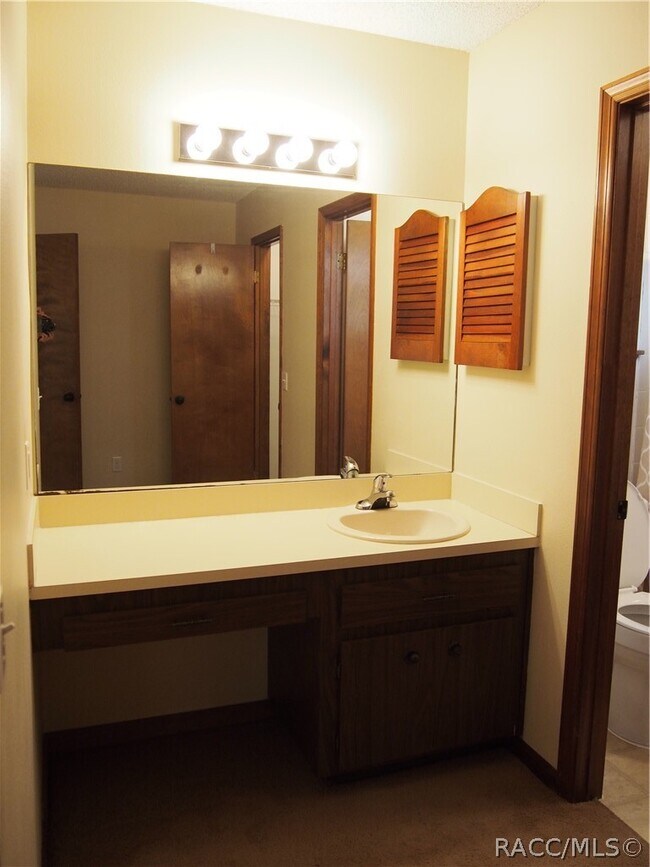 Building Photo - 210 Talmage Ave