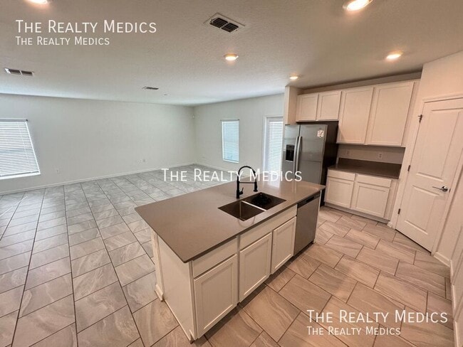 Building Photo - 554 Jett Ln