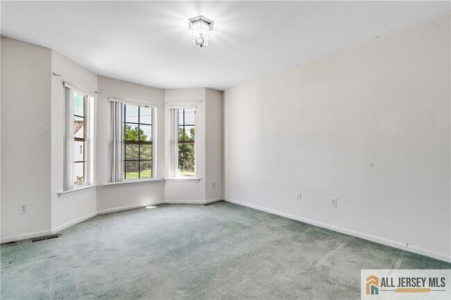Building Photo - 9 E Burgess Dr