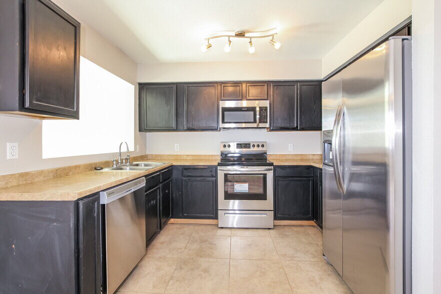 Building Photo - 5523 W Villa Maria Dr