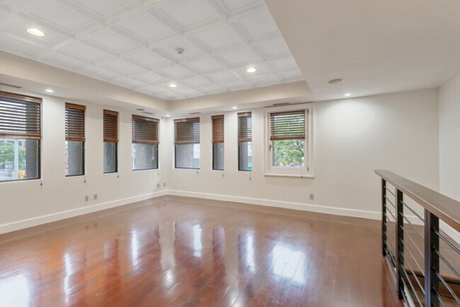 Building Photo - 115 E Jefferson St