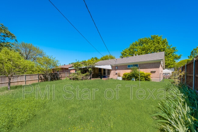 Building Photo - 11643 Rogue Way