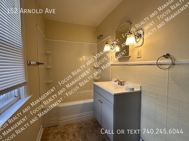 Building Photo - 152 Arnold Ave