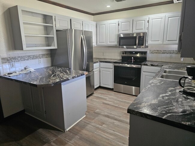 Building Photo - 255 Katy St