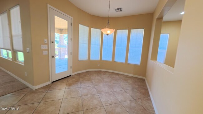 Building Photo - 3742 E Comstock Dr