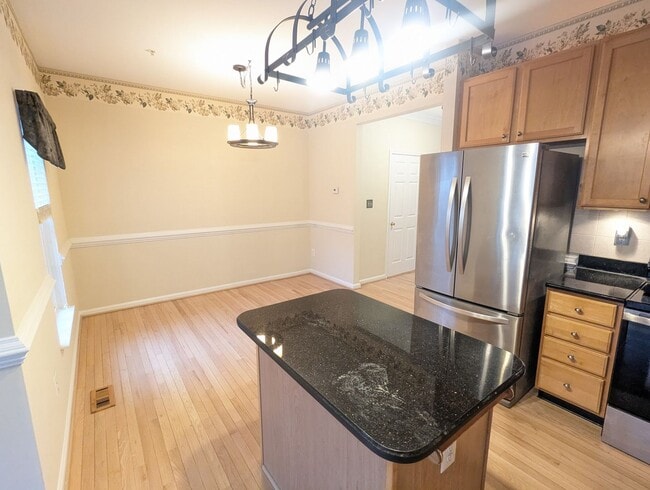 Building Photo - Townhouse in Spring Ridge community - OAKDALE school district - available before the holidays!