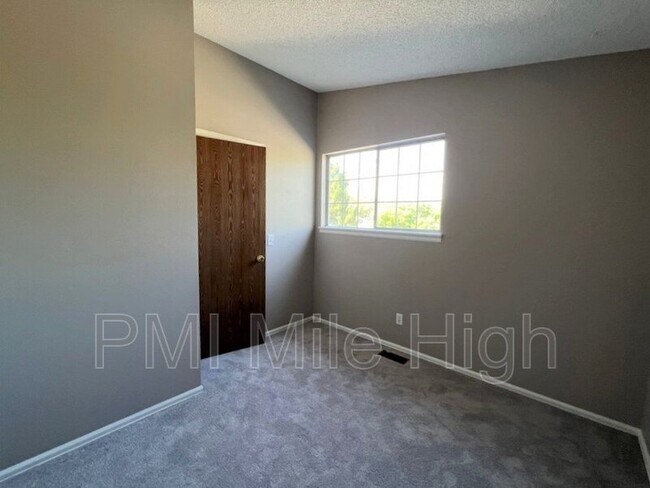 Building Photo - Lease Pending: 12512 Forest Dr