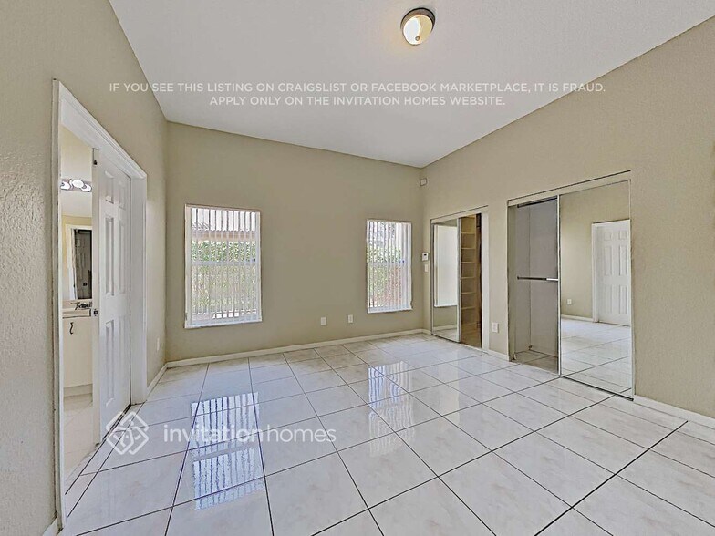 Building Photo - 1422 SW 158th Ave