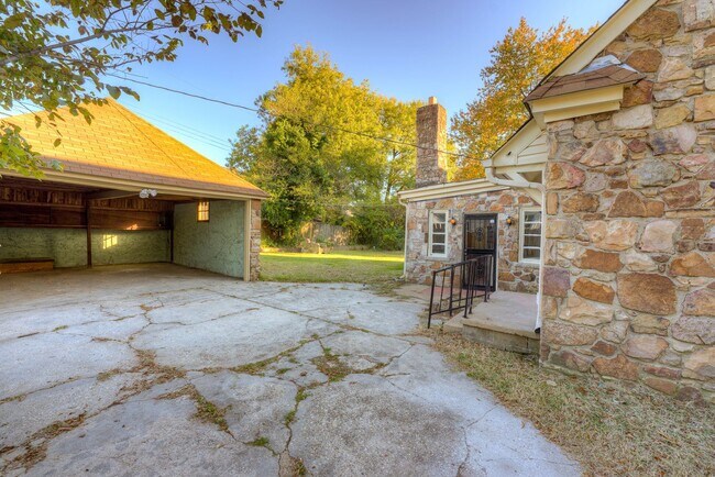 Building Photo - Larger than it looks and all appliances in...