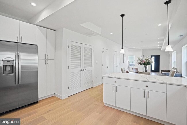 Building Photo - 4421 Kane Pl NE