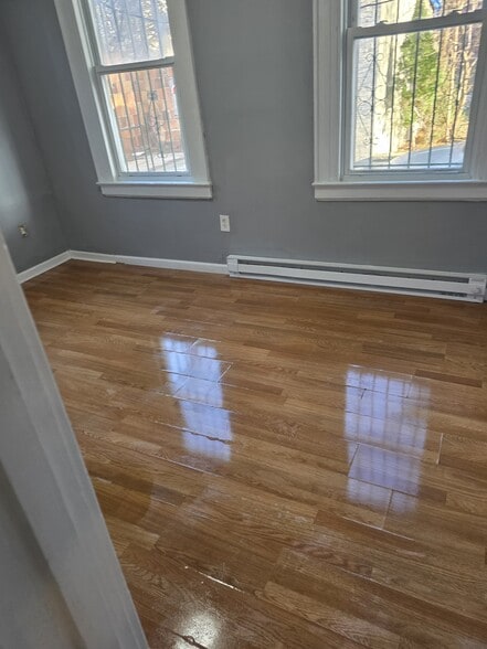 Primary Photo - 706 Grove St