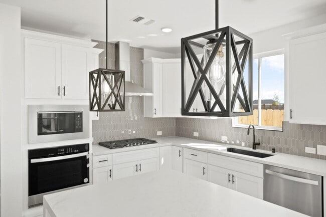 Building Photo - 6022 Regala Dr