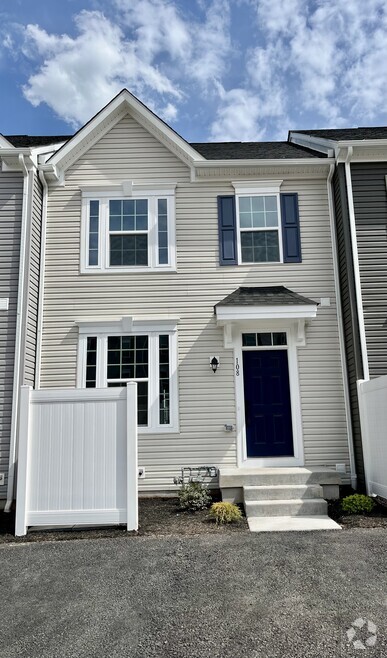 Building Photo - 108 Chase Ln