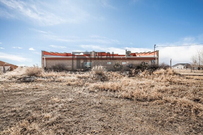 Building Photo - 531 E Milt Dr