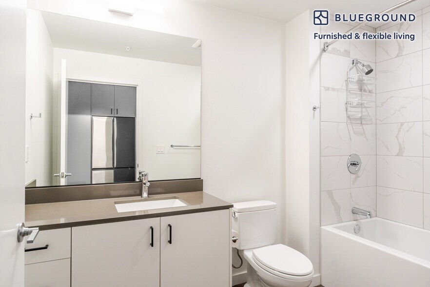 Building Photo - 17645 NE 69th Ct