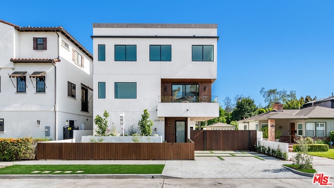 Building Photo - 4326 Serene Pl