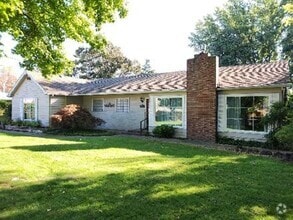 Building Photo - Spacious 3 Bedroom, 2 Bath Home on Private...
