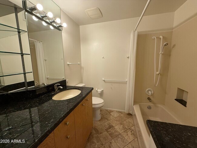 Building Photo - 2114 S La Rosa Dr