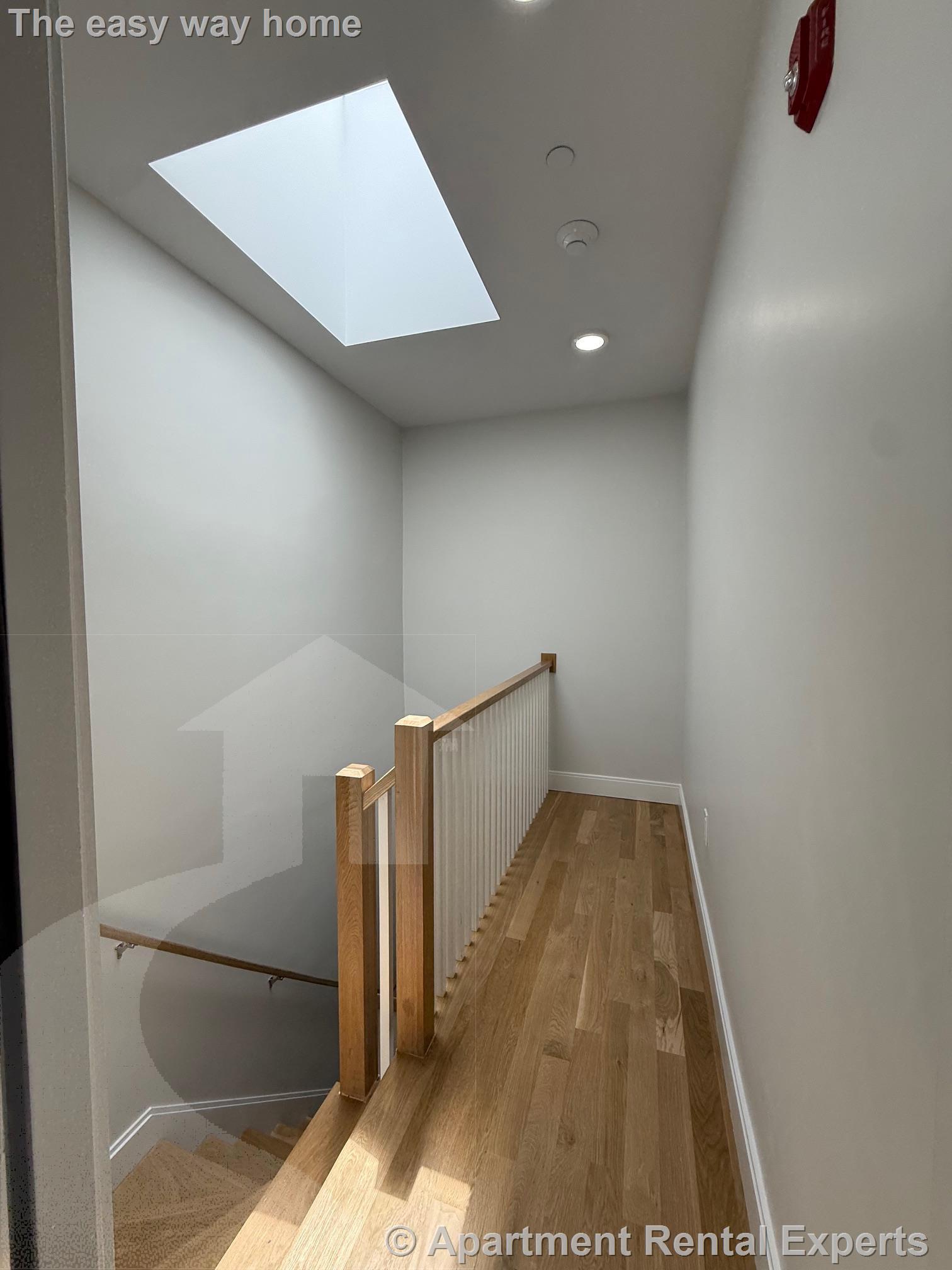 Building Photo - 35 Gore St