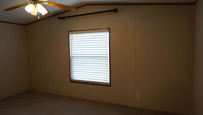 Building Photo - 3 Bedroom mobile home in the County