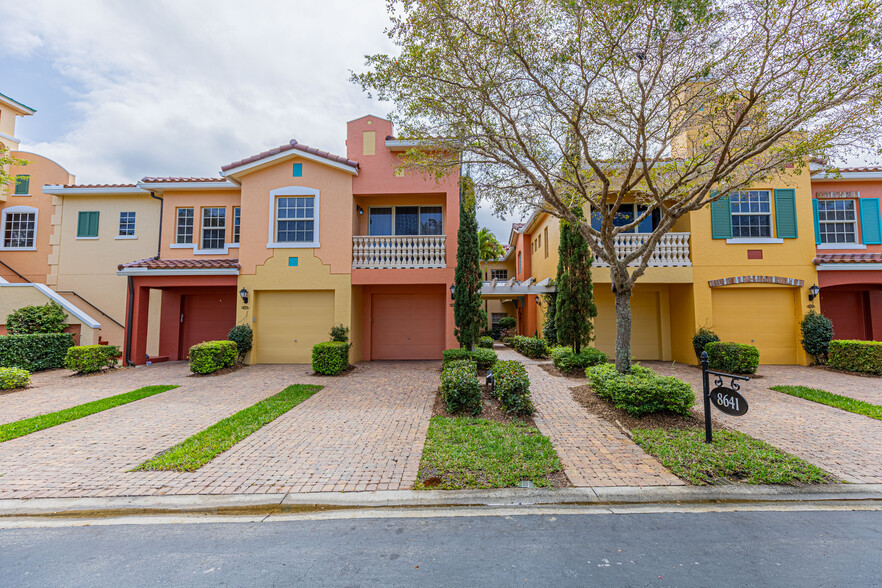 Building Photo - 8641 Piazza del Lago Cir