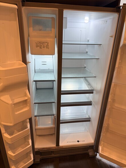 Building Photo - 1119 Poinsettia Dr