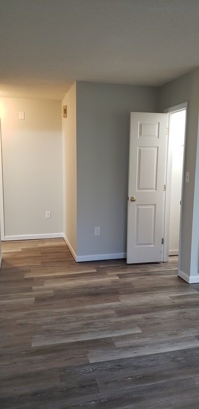 Building Photo - 618 W Horah St