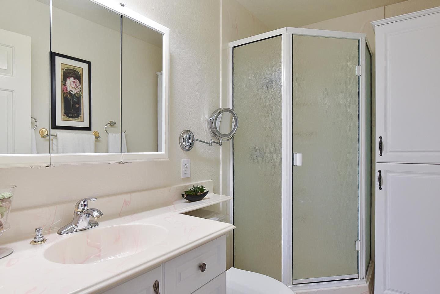 Building Photo - 1711 Parkview Green Cir