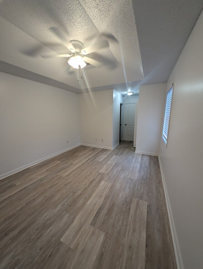 Building Photo - 408 S Woodburn Dr