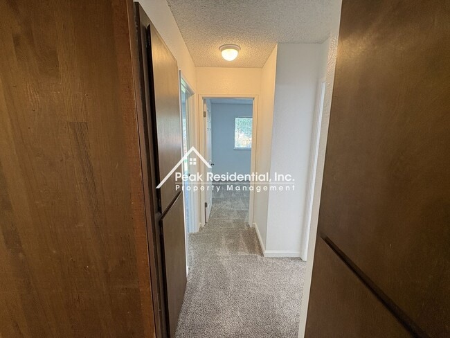 Building Photo - Spacious Fair Oaks 2bd/1ba Duplex with 1 Car Garage