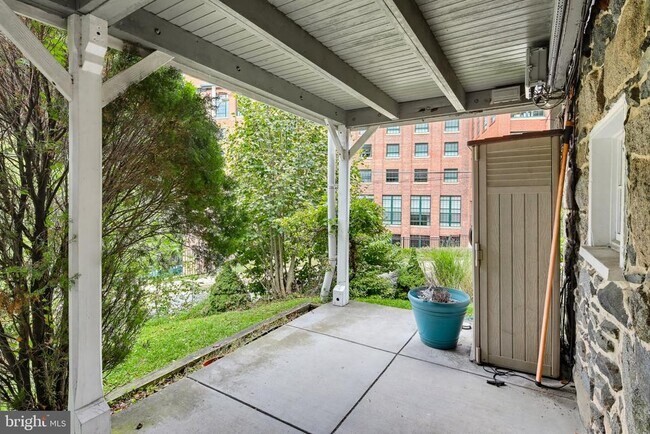 Building Photo - 871 Oella Ave