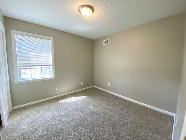 Building Photo - 3 bed, 2 bath home with access to 79 and 40.