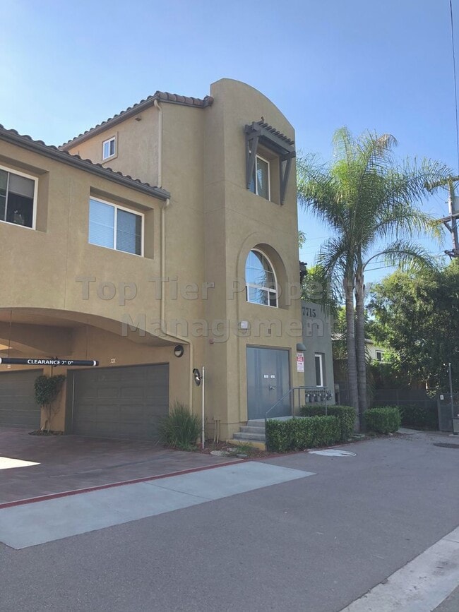 Primary Photo - **Gated 3 bed, 3 bath Townhome with 2-Car ...