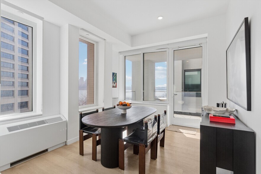 Building Photo - 25 Water St