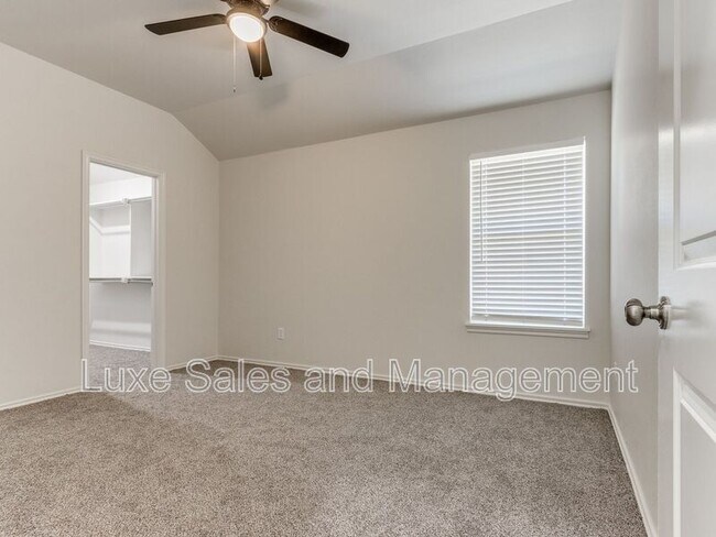 Building Photo - 1543 Pavy Pkwy