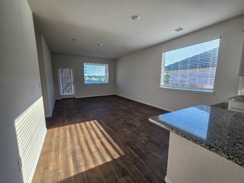 Building Photo - 109 Brody Ln