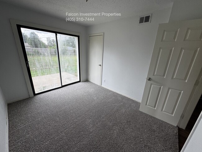 Building Photo - 3156 SW 71st St