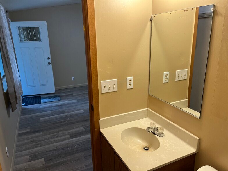 Building Photo - 1652 Barney Bass Rd