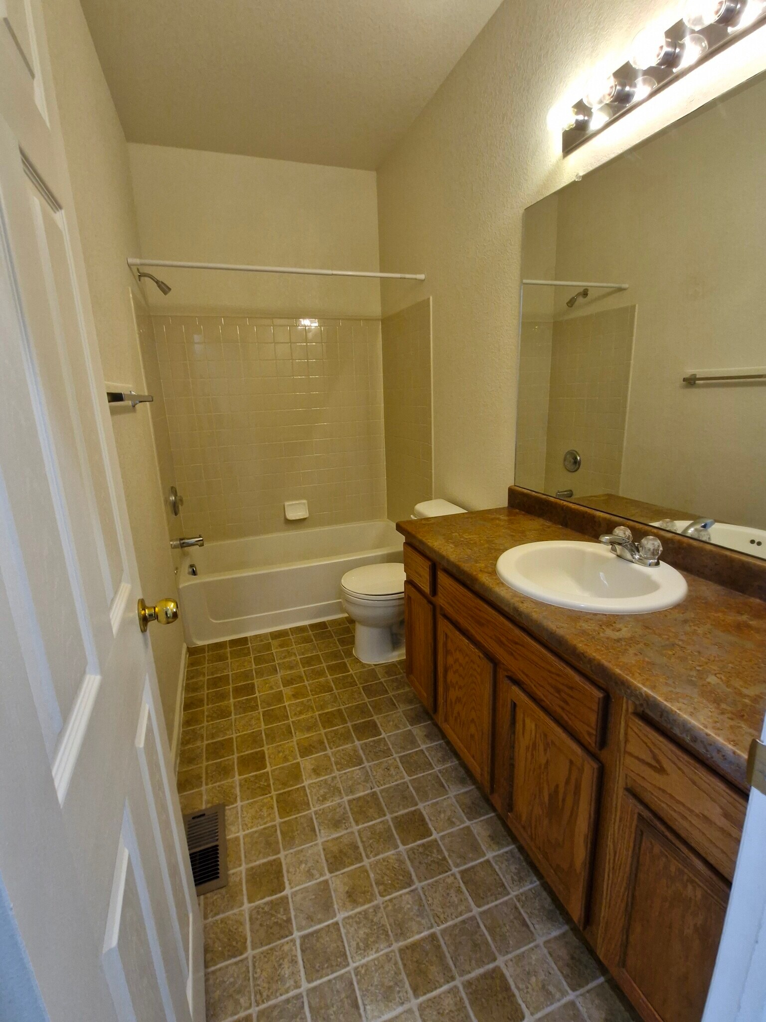 Building Photo - 12963 Grant Cir E